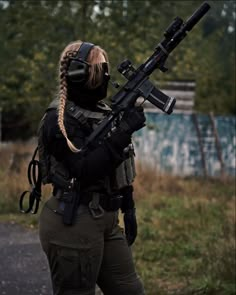 Womens Tactical Gear, Tactical Gear Women, Paintball Outfit Women, Tatical Clothes Female, Military Woman Aesthetic, Tactical Pose, Soldier Photoshoot, Paintball Aesthetic