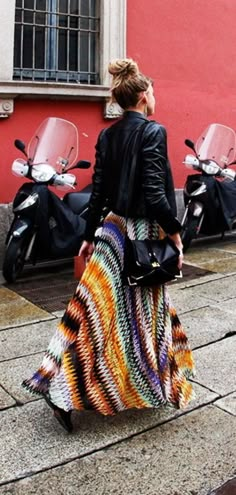 juego de texturas Scene Girl, Walking Down The Street, Maxi Rok, Estilo Hippie, Mode Boho, Bohol, Outfit Trends, Mode Inspo