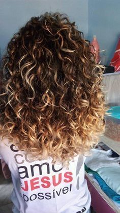 OMG...these curls!! ❤❤❤ Curly Balayage Hair, 2018 Hair, Hairstyles Bob, Colored Curly Hair, Cute Curly Hairstyles, Medium Curly Hair Styles, Hair Styles 2017, Hair Images, Curly Hair Care