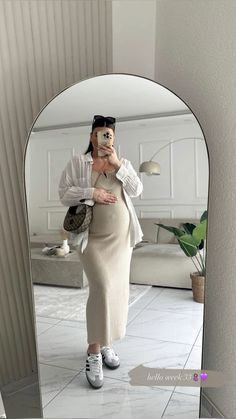 Look com vestido e casaco l look confortável Pregnancy Church Outfit, Spring Outfits Pregnant, Ootd Pregnant Outfits, Business Casual Maternity Outfits, Spring Pregnancy Outfits, Maternity Outfits Spring, Gender Reveal Outfit For Mom, Preg Outfits, Early Pregnancy Outfits