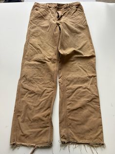 Mens Carhartt Baggy Carpenter Workwear Trouser / Pants 1990s vintage  Baggy Fit  Zip Fly  Beige Waist 33 inch Leg Length 33 inch **Sizes are exact measurement of the jean and may differ from the tag size** Please note due to the nature of these being workwear jeans there will be cool signs of fraying / paint and fading marks. All adding to the character of the piece** Item in great workwear condition overall Pantalon Carhartt, Mens Carhartt, Workwear Jeans, Workwear Trousers, Trouser Pants, Baggy Fits, Halloween Shopping, Mens Jeans, Favorite Outfit