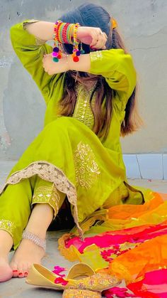 Girly Dp, Beautiful Photoshoot Ideas, Good Poses, Cute Selfies Poses, Pakistani Suits, Fashion People