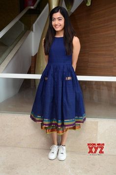 Western Dresses For Girl, Simple Frock Design, Long Gown Design, Casual Frocks, Simple Frocks, Simple Kurta Designs, Frock For Women, Stylish Short Dresses, Girls Frock Design