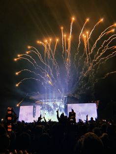 Crowd party at Leeds fest with fireworks Music Festival Aesthetic, Wireless Festival, Winter Air, Dream Concert, Brand New Day