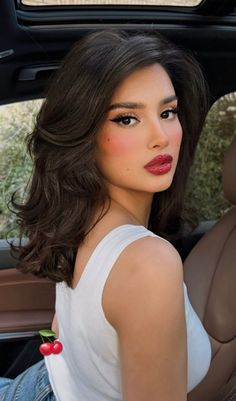 Khelan Mh, Hairstyles For Layered Hair, Cute Makeup Looks, Creative Makeup Looks, Haircuts Straight Hair, Red Lipstick, Glam Makeup, Cute Makeup