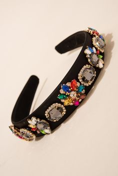 Straying from simple, this headband has a plethora of colorful rhinestones and designs to let you match outfits with it for days. Sparkle in style with this baroque vintage stone hair headband. Adding the perfect statement to the simplest of hairstyles, this headband is this year's fashion accessory must have. Size• Length: 6.5 in. (16.51 cm)• Height: 6.25 in. (15.88 cm) QualityMade of a lightweight and breathable satin white fabric with corresponding colorful rhinestones in an oval and floral p Black Peach, Pearl Shop, Holiday Essentials, White Headband, Rhinestone Headband, Pearl Set, Headband Hairstyles, Pearl Ring, Black Fabric