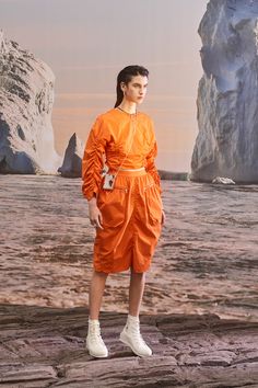 Ambush FW19 Lookbook info fashion the man who fell to earth david bowie yoon space lookbooks yoon paris space sci-fi movies Beautiful Photoshoot Ideas, Geometric Fashion, Toned Women, Utilitarian Style, Apollo 11