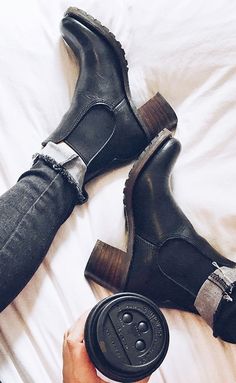 Cute Winter Boots, Clarks Boots, Womens Black Booties, Leather Hiking Boots, Mens Boots Fashion, Winter Boots Women, Chelsea Boot, Fashion Mode