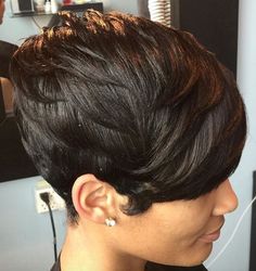 Short Hairstlyes, Sharp Haircut, Curled Bob Hairstyle, Sassy Hairstyles, Exercise Board, Haircut 2022, Black Hair Short Cuts, Short Black Hair, Brunette Bob