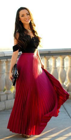 Maxi Skirt Outfit Ideas, Maxi Skirt Outfit, Red Pleated Skirt, Accordion Skirt, Skirt Outfit Ideas, Stile Hijab, Hot Skirts, Maxi Rok, Grunge Dress