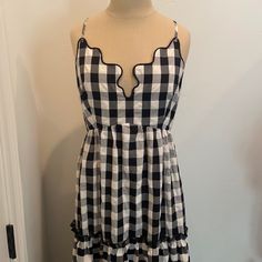 Vici Checkered Dress! This Dress Is Beautiful And Brand New With Tags. Size Medium Sleeveless Gingham Dress For Vacation, Chic Sleeveless Gingham Dress, Gingham Sleeveless Midi Dress For Day Out, Sleeveless Gingham Midi Dress For Day Out, Spring Plaid Lined Dress, Chic Plaid Cotton Midi Dress, Chic Plaid Cotton Dress, Summer Plaid Lined Dress, Lined Plaid Summer Dress