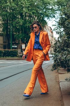 Orange And Blue Outfits For Women, Navy Blue And Orange Outfit, Orange Suit Women, Bridesmaid Suits, Mustard Outfits, Coordinates Outfits, Colour Blocking Fashion, Orange Suit, Colour Combinations Fashion