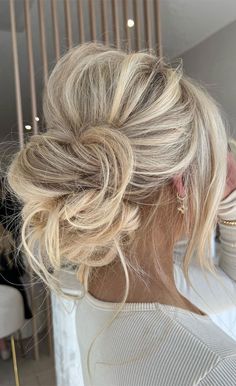 Higher Updos, Long Hair Updos, Messy Low Bun, Chignon Simple, Shower Hair