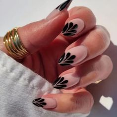 24 Count Press On Nails Nude With Black Pedals Design Almond Shaped Includes Jelly Glue And Nail File New Kutek Disney, Milky Nails, Nagel Tips, Smink Inspiration, Makijaż Smokey Eye, Manicure Y Pedicure, Chic Nails, Dope Nails