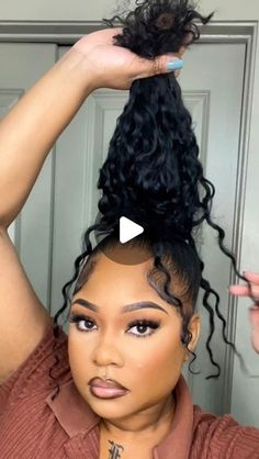 Curly Hair Messy Bun Tutorial, Curly Bun Hairstyles For Black Hair, Black Hair Bun Styles, Easy Black Hairstyles, Black Hair Bun, Cute Bun Hairstyles, Cute Messy Buns, Messy Curly Bun, Messy Bun With Braid