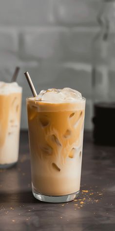 Iced Vanilla Almond Milk Latte [5 Minutes] – Chasety Iced Milk Coffee, Italian Iced Coffee, Almond Milk Latte Recipe, Ice Late, Coffee Photography Ideas, Iced Latte Aesthetic, Iced Vanilla Latte Recipe, Latte Photography