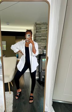 Black Leggings Outfit Ideas, Black Leggings Casual, Linen Shirt Outfit, Leggings Outfit Ideas, Leggings Outfit Summer, Birkenstock Outfit, Leggings Outfit Casual, Look Legging, White Shirt Outfits