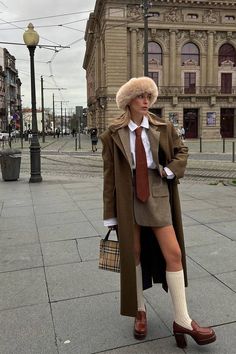 Sofia Coelho, Look 80s, Tie Outfit, Estilo Preppy, Looks Street Style, Mode Inspo, Look Vintage, 가을 패션, Mode Vintage