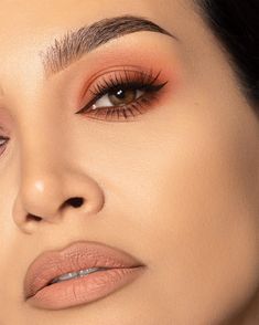 Experience our Sassy Siennas palette, featuring a blend of peaches, siennas, and rusty hues for a perfect dose of warm earth tones with a pop of peachy goodness. This formula offers an ultra-pigmented, buttery-smooth texture, ideal for effortless blending and creating versatile looks for subtle to bold glam. The palette comes in a compact design with a double-ended brush and built-in mirror, making it perfect for on-the-go touch-ups or travel. What's In The Palette: Oh So Sassy - peach Bossy - c Peach Eyeshadow Looks, Peach Eye Shadow, Peach Eye, Eye Shadow Ideas, Peachy Eyeshadow, Fall Makeup Trend, Shadow Ideas, Peach Eyeshadow, Matte Eyeshadow Palette