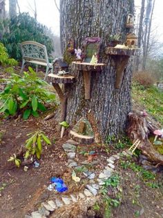 a tree house built into the side of a tree