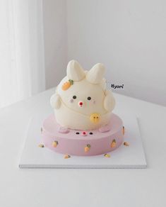 there is a cake that looks like an animal