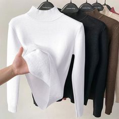 The fuzzy interior of a lined sweater that is white is displayed for the camera - Fleece Chic Velvet Sweater, Women Sweaters Winter, Basic Sweaters, Winter Chic, Ladies Turtleneck Sweaters, Knit Bottom, Mode Casual, Womens Turtleneck, Bottoming Shirt