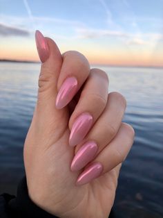 Pink Sparkly Acrylic Nails Almond, Nail Inspo 2023 Pink, Lilac Chrome Nails Almond, Pink Crome Nails Almond, Pointy Pink Nails, Nail Inspo 2023 Almond, Fair Skin Nail Color, Spring Nails 2023 Gel Pink, Fun Summer Nails Almond