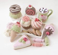 crocheted cupcakes, cakes and other items are arranged in a box