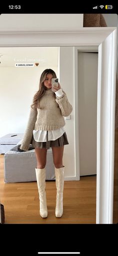 Fun Preppy Outfits, Softgirl Core, Outfit London, Street Style Skirt, Neutral Outfits, Hello Fashion, Cute Comfy Outfits, Simple Trendy Outfits