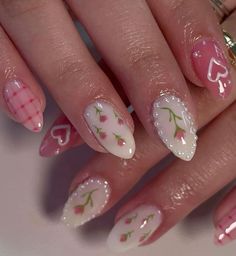 Cute Almond French Nails, Hearts Design Nails, Cutesy Nail Designs, Simple Blush Nails, Pastel Cute Nails, Fun Almond Nail Designs, Soft Feminine Nails, Cute Nail Ideas Almond, Cute Nails Almond Shape