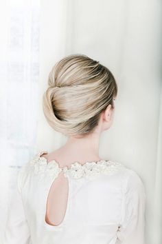 Ridiculously Beautiful and Romantic Bridal Updos Chignon Updo, Beauty Hair Makeup, Wedding Hair Inspiration, Bridal Updo, Penteado Cabelo Curto, Wedding Hairstyles Updo, Elegant Updo, Wedding Updo, Bridal Beauty