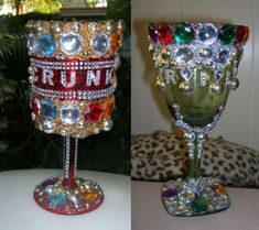 Personalized pimp cups. YES!!!!!!!!!!!! Bedazzled Liquor Bottles, 70s Theme Party, Abc Party, Glitter Wine Glasses, Office Christmas Party, Friend Crafts, Cup Ideas