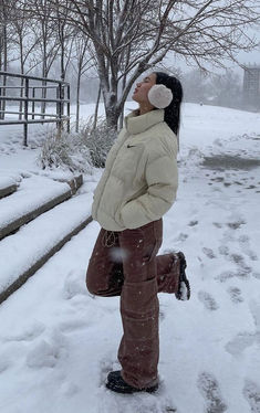 What to wear on a first date in winter Alaska Outfits, Winter Inspo Outfits, Winter Outfits Snow, Winter Mode Outfits, Colorado Outfits, Winter Outfits Aesthetic, Ootd Winter, Japan Outfit