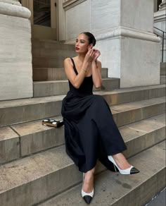 Heels Dinner Outfit, Pencil Skirt Outfits Casual, Blow A Kiss, Kelsey Merritt, Preppy Life, Elegant Outfit Classy, Money Fashion, Party Fits, Elegant Dresses Classy