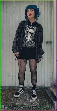 Outfit Inspo Cottagecore Grunge, Hot Topic Employee Outfit, Goth Beret Outfit, Pear Shaped Outfits Goth, Alternative Outfit Ideas For Women, Outfits From The Craft, Witchy Punk Outfits, Alternative Mom Fashion, Goth Ugg Outfit