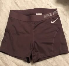 Nike Spandex, Sportswear Outfits, Cute Nike Outfits, Nike Pro Shorts, Black Bralette, Baggy Pants, Nike Store, Mode Inspo