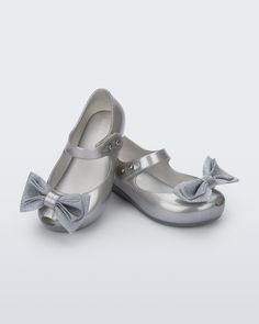 Meet the cutest addition to your baby's wardrobe, the Mini Melissa Ultragirl Sweet. This adorable ballet silhouette features a precious maxi bow and a cozy insole for those tiny feet. It's designed for every special moment, from birthdays to playdates, and anything in between. Ballet Silhouette, Mini Melissa Shoes, Melissa Shoes, Mini Melissa, The Cutest, Ballet Flats, Ballet Shoes, Ballet, Slip On