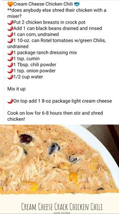 the recipe for creamy chicken chili is shown in two different languages and includes instructions to make it