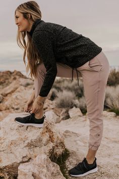 Wander Outfit, Climbing Outfit Woman, Climbing Outfits, Gala Fashion, Hiking Outfit Women, Summer Hiking Outfit, Camping Outfits, Activewear Fashion