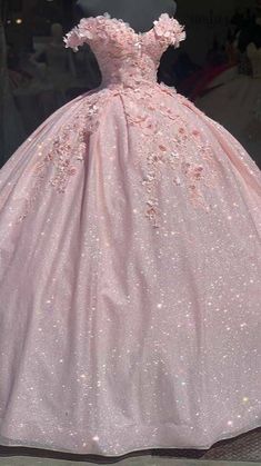 Ball Gowns Plus Size, Light Pink Quinceanera Dresses, Pink Sweet 16 Dress, Beautiful Jewish Women, Prom Dress Ball Gown, Debut Dresses, Quinceanera Pink, Pink Sweet 16, Quinceanera Themes Dresses