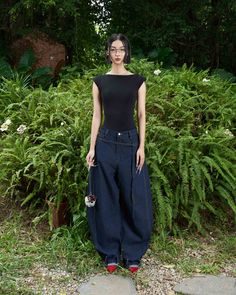 Sabrina Top, Pumpkin Pants, Everyday Clothes, Small Belt, Current Styles, Denim Outfit, Indigo Blue, Look Cool, Denim Pants