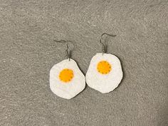 A great way to make your outfit truly egg-tastic! These sunny side up earrings are the perfect accessory if you're a breakfast person (or just hungry) Size - Height: 1.25 in (2 in including earring hook) - Width: 1.25 in (Measurements are approximate) If you have any questions, please don't hesitate to contact me! I'm nice, I promise. White Novelty Drop Earrings, Fried Egg Earrings, Quirky Handmade Yellow Earrings, Felt Egg, Egg Jewelry, Emoji Earrings, Egg Earrings, Earring Hook, I Promise