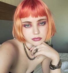 F I R E S T Y L E 🔥 The gorgeous @sierramccormick looking fierce in her matching Cole Necklace and Bracelet Deep Orange Hair, Short Auburn Hair, Auburn Bob, Cheveux Oranges, Diy Hair Color, Short Hair Trends, Edgy Short Hair