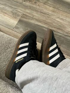 spezial, black, white, adidas, fashion, trendy, trend, carhartt, samba, girl, men, cute, aesthetic, coquette, stockholm, ootd, rentrée, school, girly, era Black Spezials Outfit, Black Spezials Adidas, Black Adidas Spezial, Black Spezials, Adidas Spezial Black, School Girly, Black Adidas Shoes, Sneakers Noir