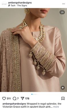 Pakistani Elegant Dresses, Sleeves Style For Kurti, Heavy Indian Dresses, Fancy Sleeves Design For Kurtis, Neck And Sleeves Designs For Kurtis, Pakistani Sleeves Design, Pakistani Wedding Suits, Pakistani Sharara Suit, Plazo Designs