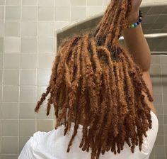 Honey Blonde Tips On Locs, Light Brown Locs, Honey Brown Locs, Brown Locs, Dyed Dreads, Brown Dreads, Dyed Hair Men, Dreadlock Hairstyles For Men, Short Locs Hairstyles