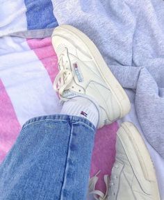 White Rebook Outfit, Reebok Club C 85 Outfit, Reebok Classic Club C, 90s Sneakers, Dior Boots, Closet Shoe Storage, Cute Sneakers, Shoe Inspo, Swag Shoes