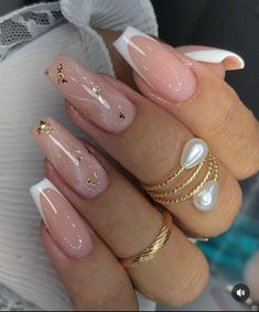 Elegant Nude Nails Classy, Game Date Outfit, Nails Francesa, French Nails With Gold, Anniversary Outfits For Women, Anniversary Nails Ideas, Elegant Nails Classy, Classy Prom Nails, Classy Acrylic Nails