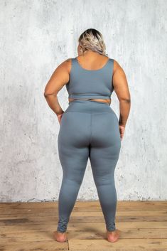 SPECIFICATIONS: Take your workout to a whole new level and celebrate your love of getting fit with this Curvy 2-Piece Workout Outfit. Featuring a stylish sports bra and a fantastic pair of leggings, this athletic apparel is the perfect way to get your workout on! If you’re looking for plus-size apparel that also is super comfortable, this fitness outfit is the perfect way to get fit! This sports bra and leggings are built for high speed and low drag! Comfortable and attractive, this two-piece ou Plus Size Gym Outfits, Plus Size Athletic Wear, Plus Size Workout Clothes, Plus Size Fitness, Fitness Outfit, Getting Fit, Gym Fashion, Plus Size Workout, Sports Bra And Leggings