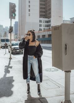 Black Cardigan Outfit Aesthetic, Long Black Cardigan Outfit, Black Cardigan Outfit, Cardigan Outfit Aesthetic, Black Jacket Outfit, Cardigan Fall Outfit, Long Black Cardigan, Cardigan Outfit, Fuzzy Cardigan